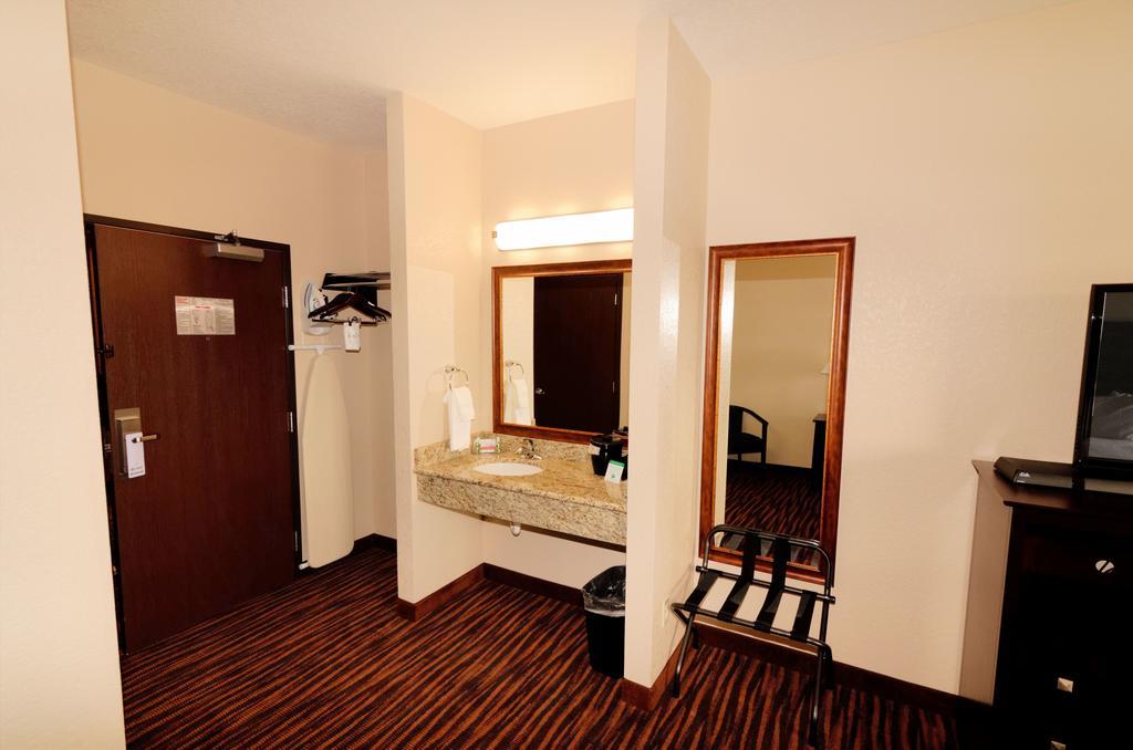 Cobblestone Inn & Suites - Denison | Oak Ridge Eksteriør billede