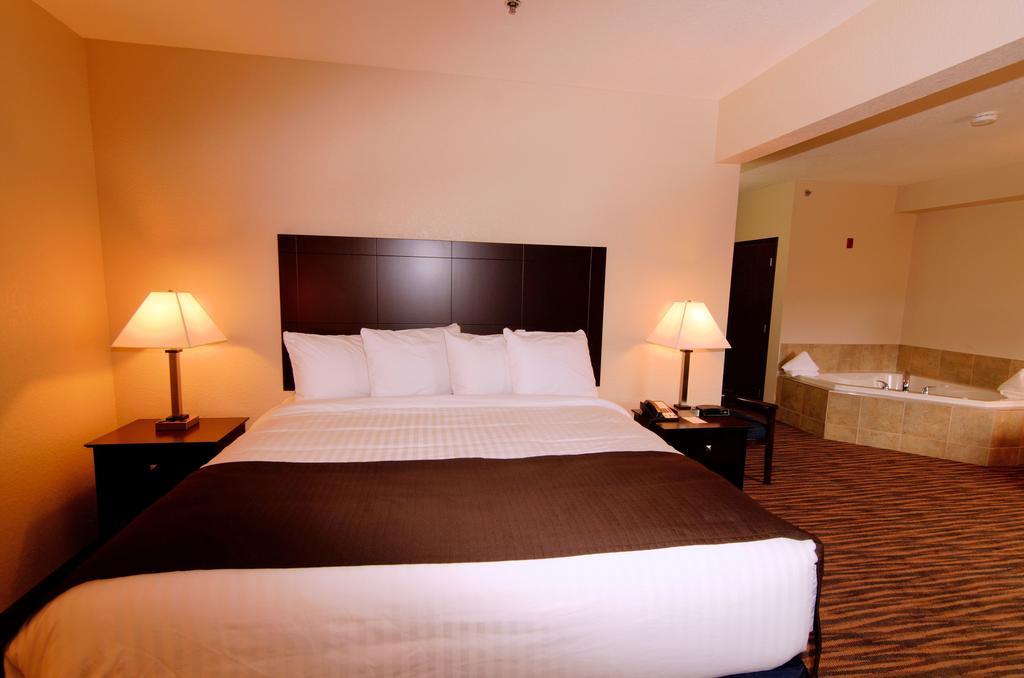 Cobblestone Inn & Suites - Denison | Oak Ridge Eksteriør billede