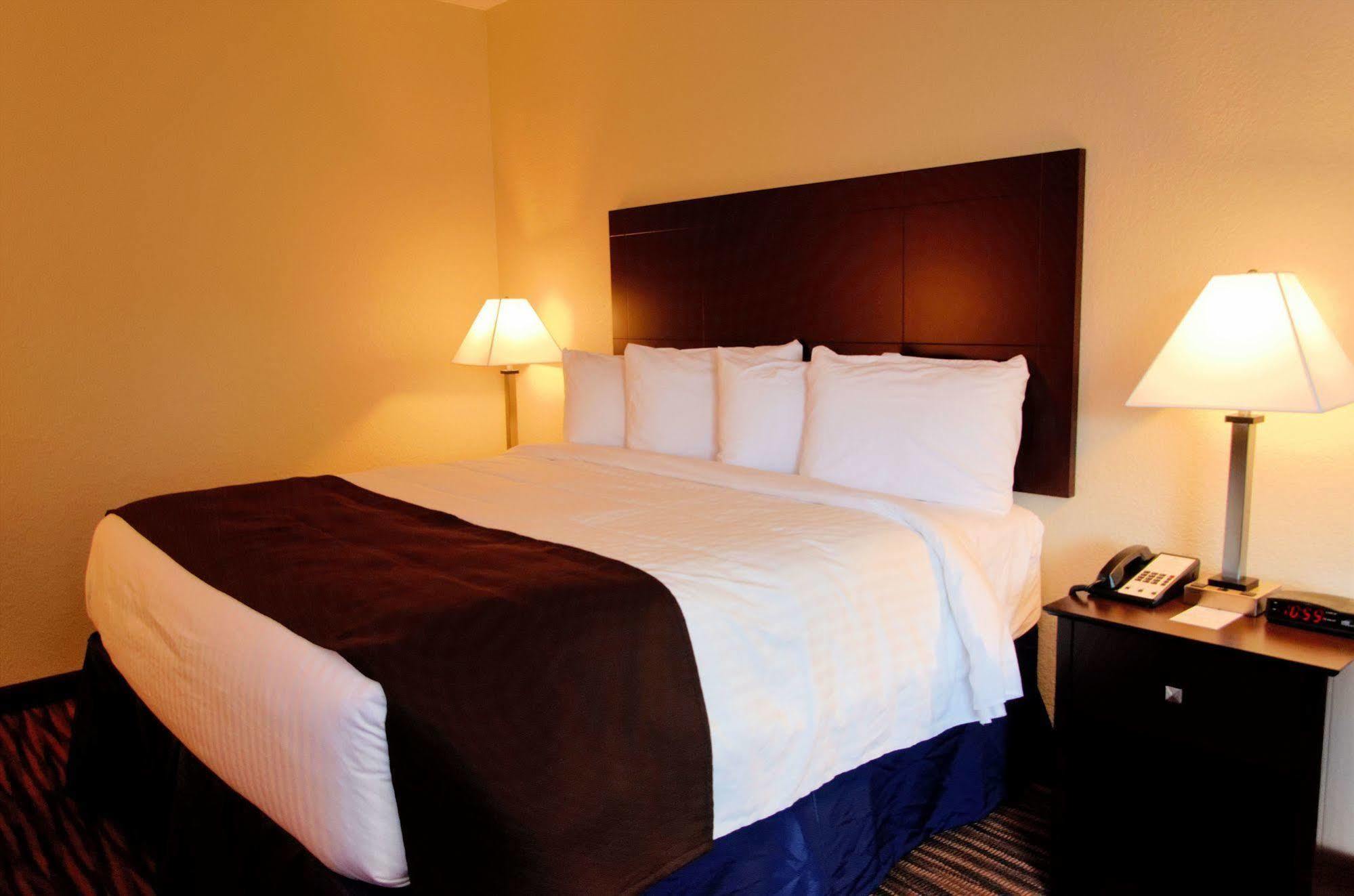 Cobblestone Inn & Suites - Denison | Oak Ridge Eksteriør billede
